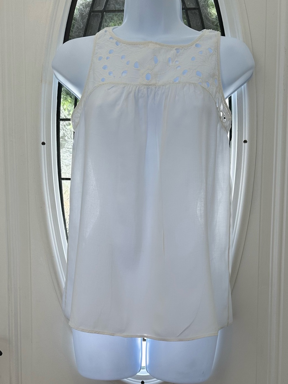 Lilly Pulitzer Flutter Eyelet Tank
Top XXS White Sleeveless